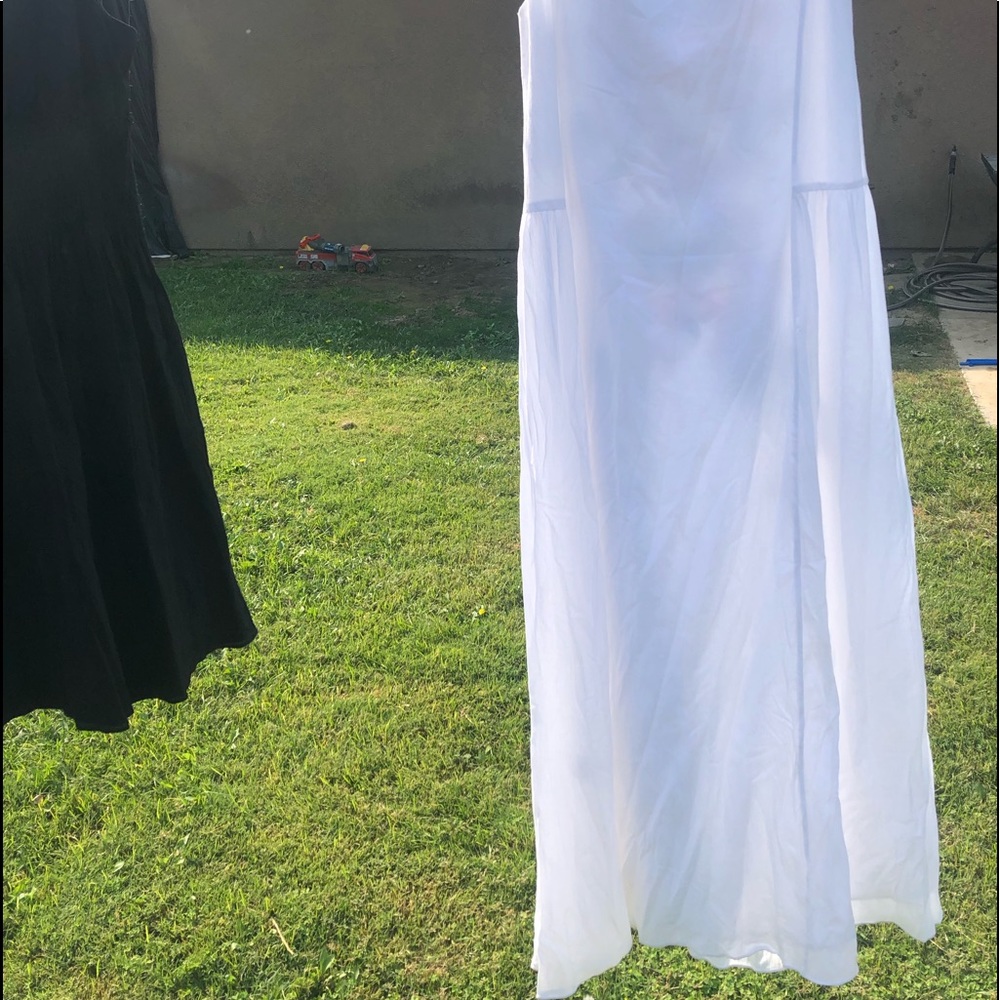 Maxi - Picture 2 of 3